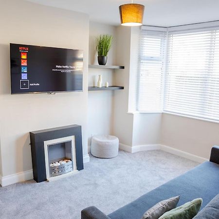 Lymer House - Stylish 3 Bedroom House In Wolverhampton Exteriör bild