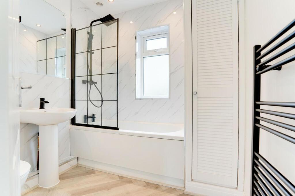 Lymer House - Stylish 3 Bedroom House In Wolverhampton Rum bild