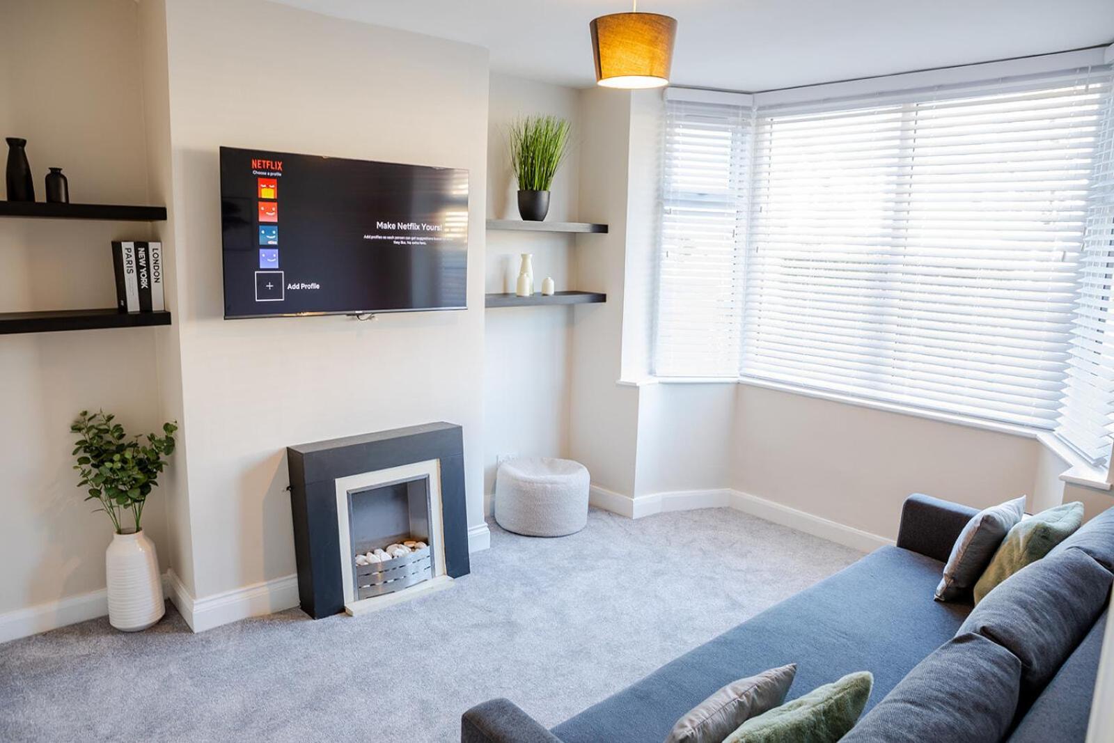 Lymer House - Stylish 3 Bedroom House In Wolverhampton Exteriör bild