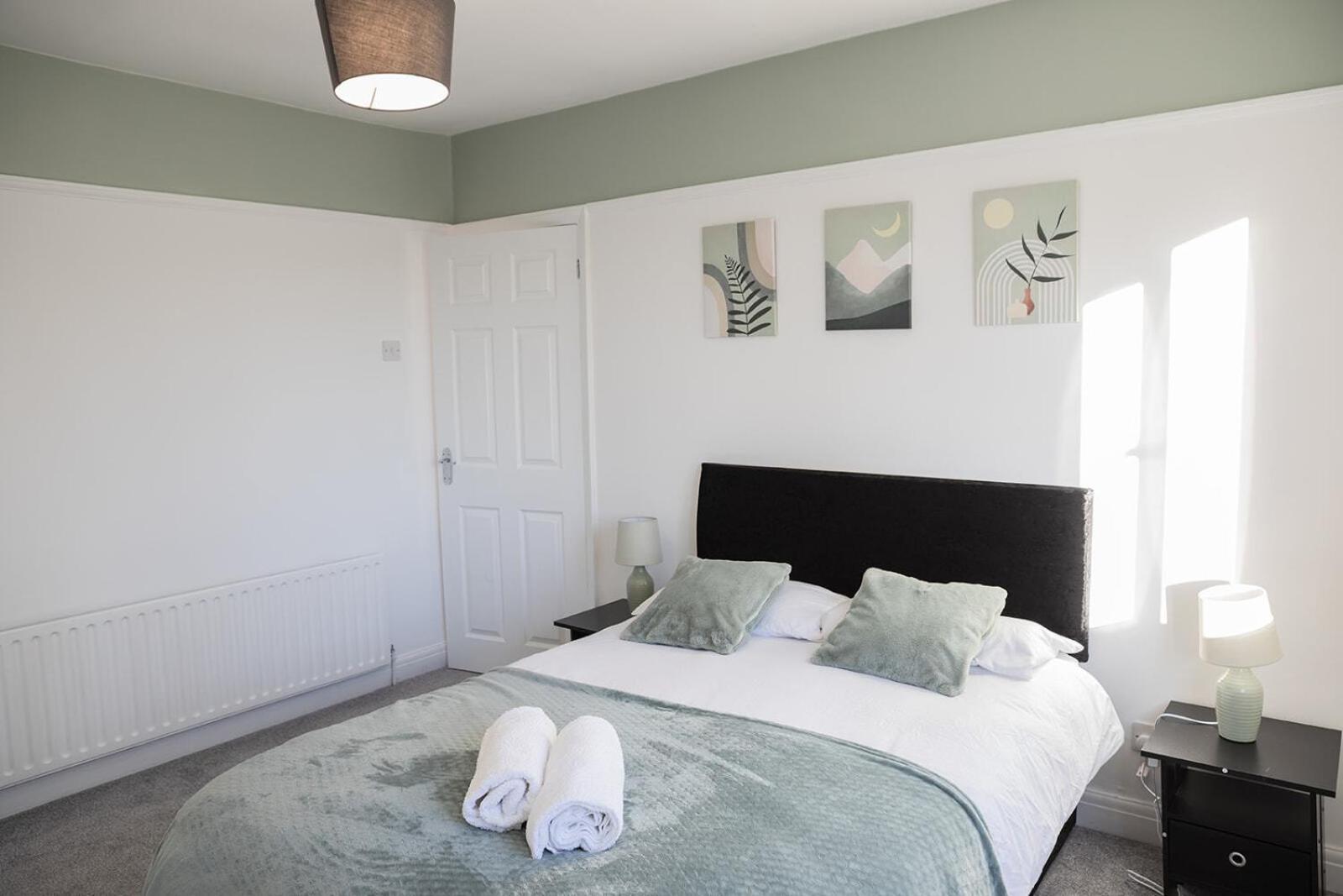 Lymer House - Stylish 3 Bedroom House In Wolverhampton Exteriör bild