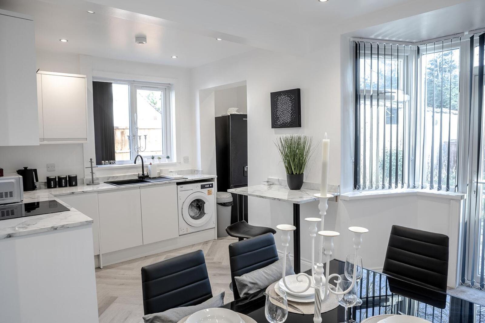 Lymer House - Stylish 3 Bedroom House In Wolverhampton Exteriör bild