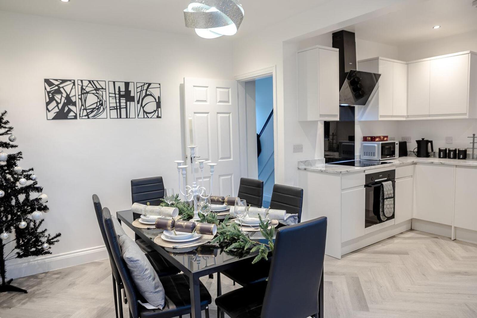Lymer House - Stylish 3 Bedroom House In Wolverhampton Exteriör bild