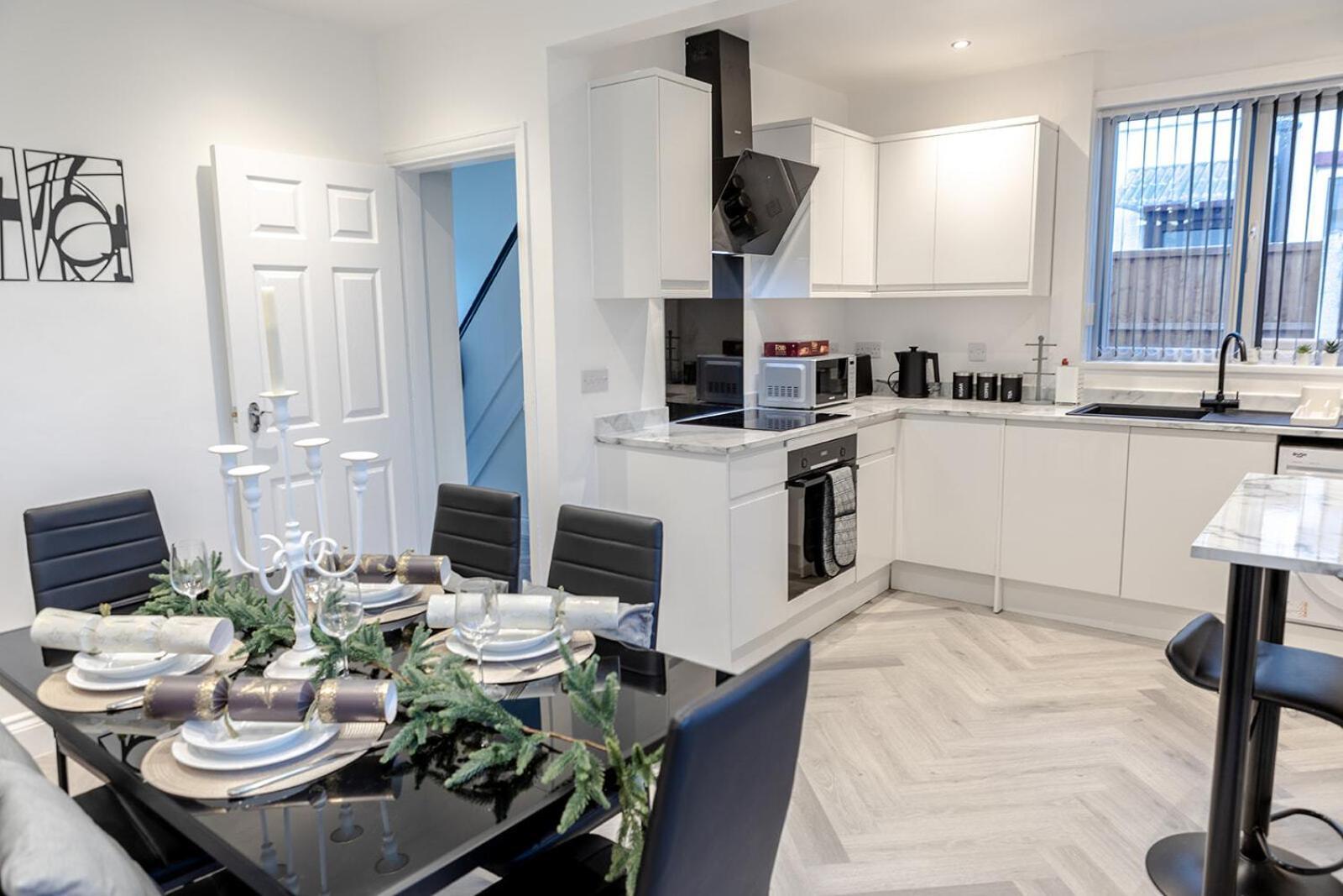 Lymer House - Stylish 3 Bedroom House In Wolverhampton Exteriör bild